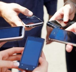 Europa pone frenos a fusiones de empresas de telefonía móvil