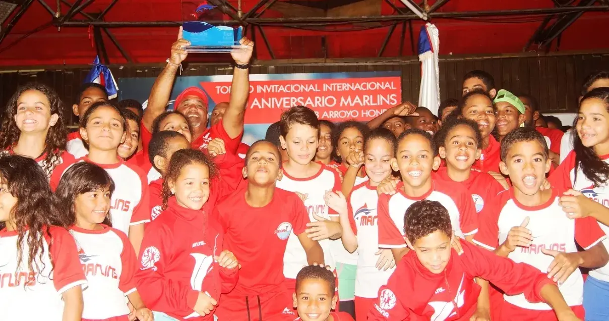 Marlins Arroyo Hondo campeones natación