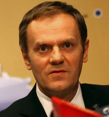 Poland's Prime Minister Donald Tusk gives a press conference during an European Summit at the heardquarters of the European Council, 14 December 2007 in Brussels.EU leaders agreed to set up a "reflection group" to consider Europe's long-term future, but watered down a French demand that the committee determine how far the bloc should expand. The leaders named former Spanish prime minister Felipe Gonzalez to lead the review. AFP PHOTO / DOMINIQUE FAGET