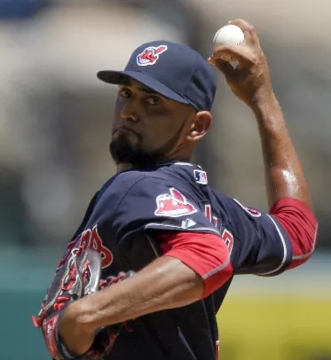 Derecho dominicano Danny Salazar demuestra progreso con Indios