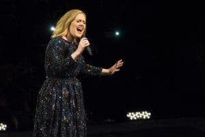 Adele negocia un contrato récord con la discográfica Sony, según The Sun