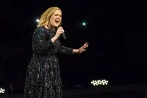 Adele negocia un contrato récord con la discográfica Sony, según The Sun