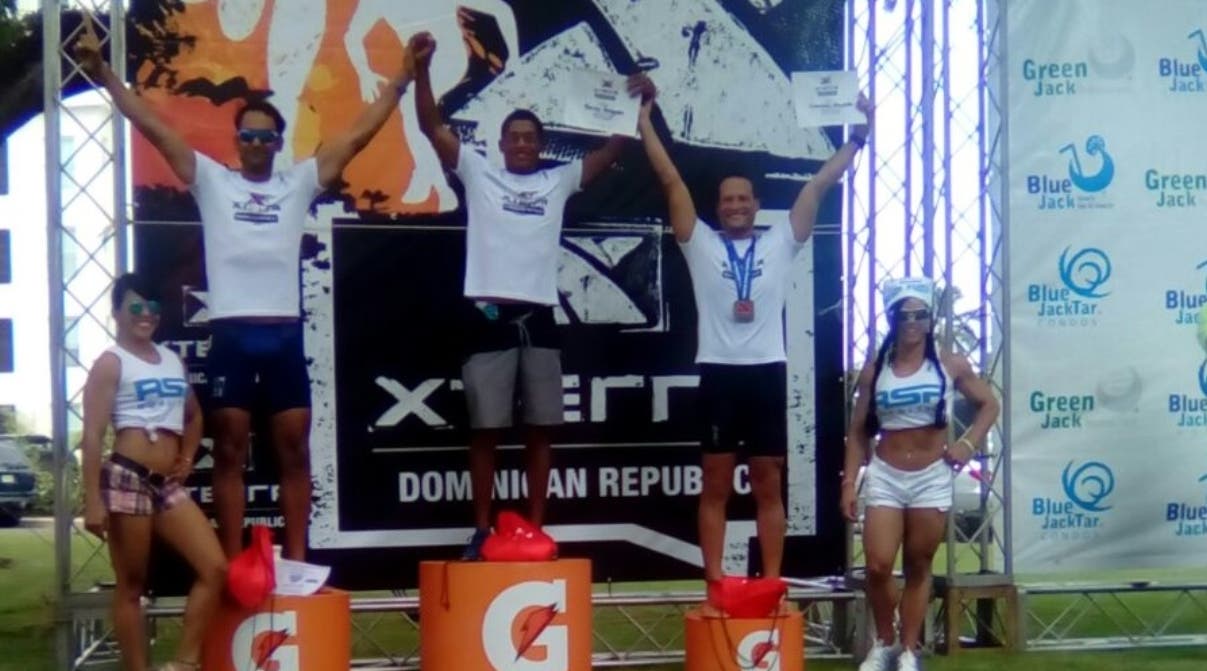 Bernie Vásquez y Luis Tomás Méndez ganan triatlón xterra