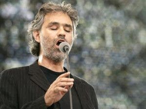 Andrea Bocelli cantará al mundo por Pascua desde el Duomo de Milán