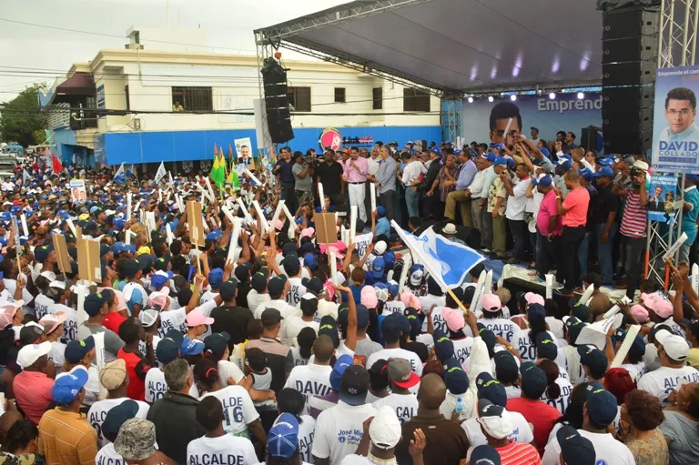 David Collado promete invertir en obras y servicios en barrios