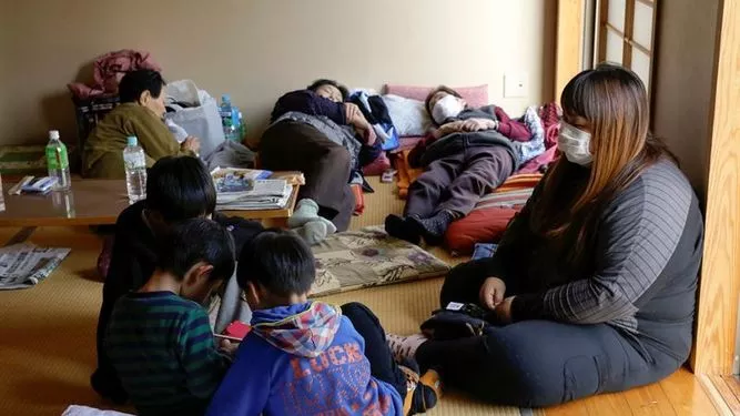 Escuelas del sur de Japón retoman clases casi un mes después de los terremotos