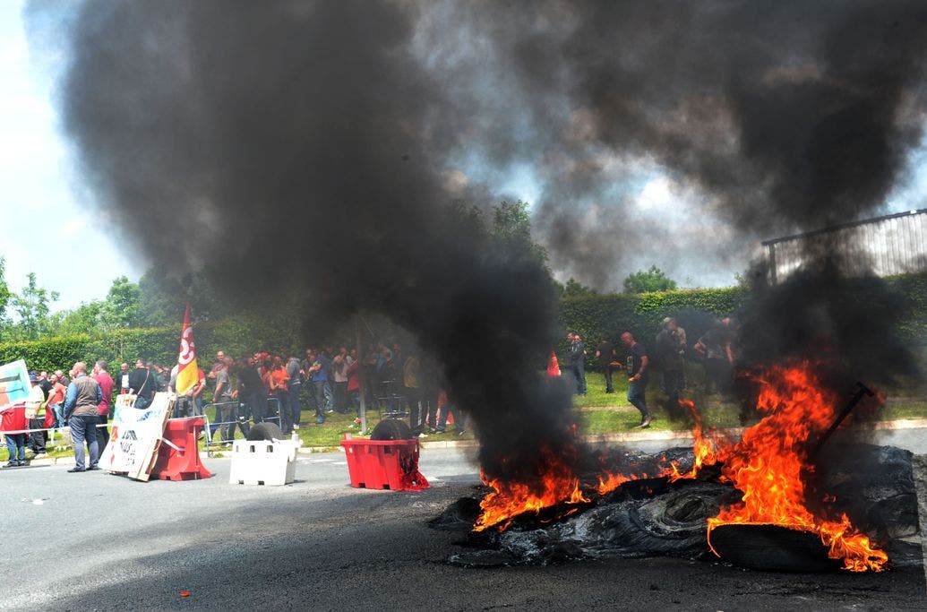 Día de protestas y bloqueos de combustible en Francia