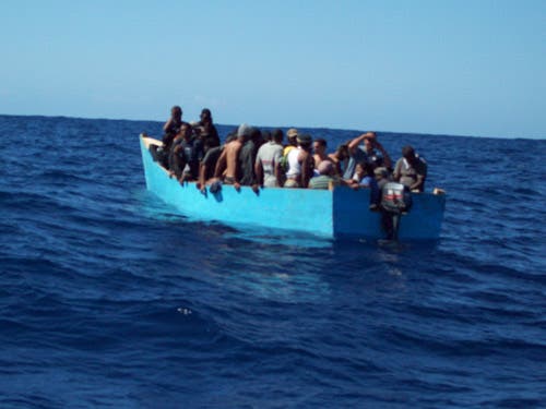 Interceptan bote con 40 dominicanos iban a Puerto Rico