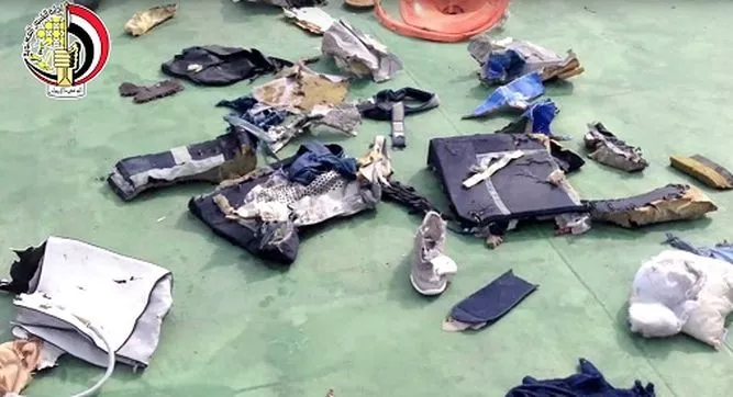 Forense: Restos del avión EgyptAir apuntan a explosión