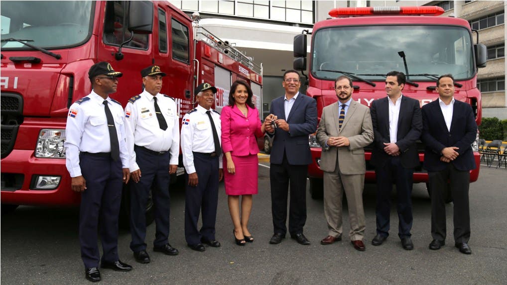 Liga Municipal dona camiones de bomberos para Haina, San Cristóbal y Nigua