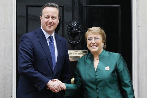 Bachelet busca inversiones en Londres para diversificar la economía