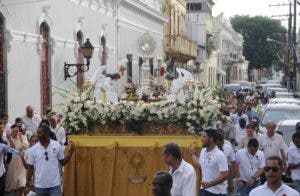 Feligreses católicos celebran “Día de Corpus Christi” con procesiones