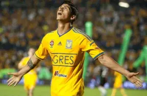 Secuestran a futbolista Alan Pulido en norte de México