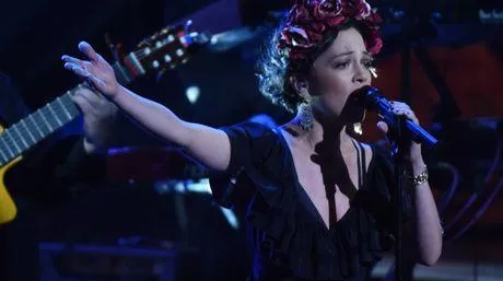 Natalia Lafourcade, entre los invitados de Miguel Bosé en su “MTV Unplugged