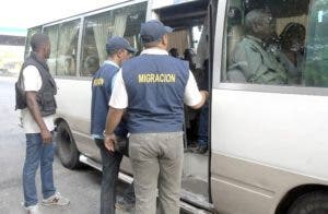 Autoridades dominicanas detienen a 19 extranjeros en situación irregular