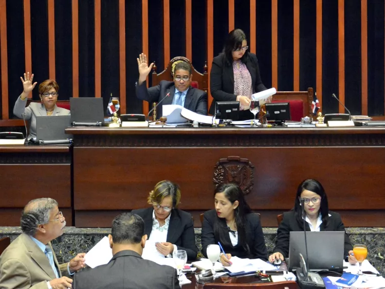 Senado prepara ley de partidos