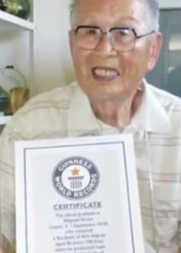 Japonés de 96 años es el  graduado más viejo