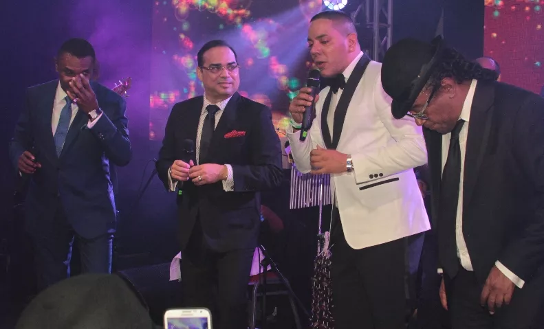 Artistas desfilan con sus canciones por el Glam Party