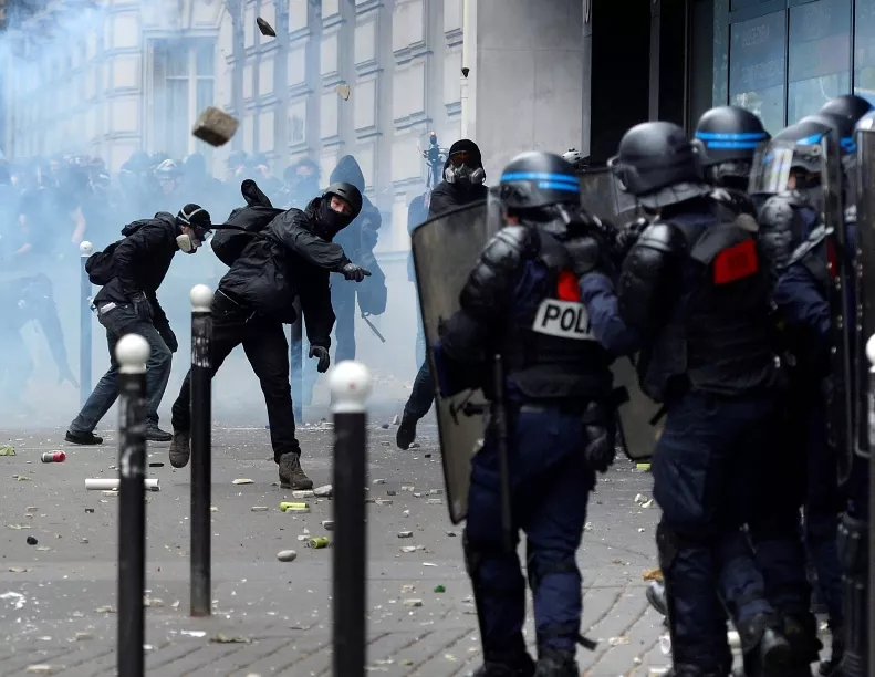 Manifestantes toman las calles de Francia