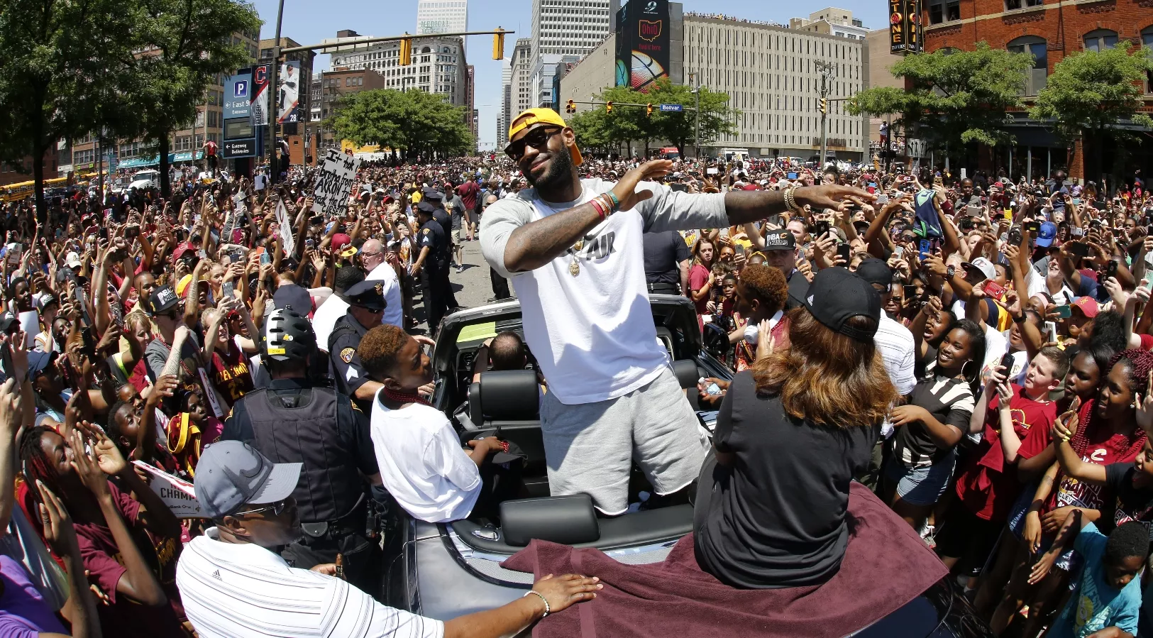 LeBron no piensa en abandonar  Clevelad