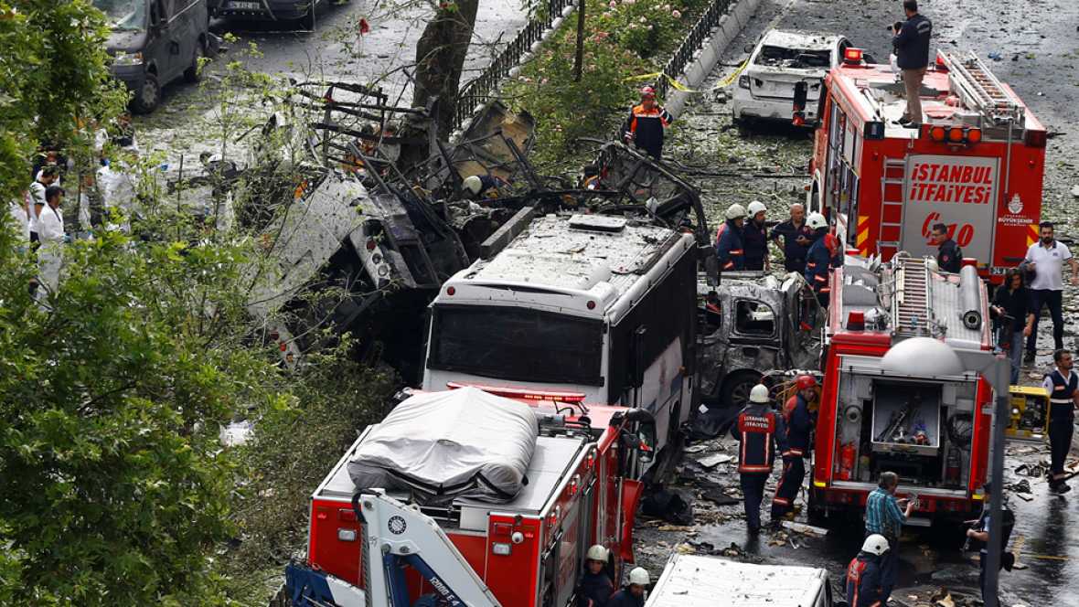 Al menos 11 muertos y 36 heridos en el atentado en el centro de Estambul