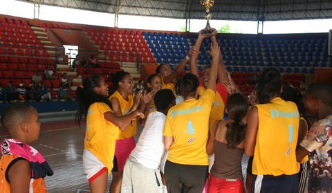 Provincias Samaná y Duarte se llevan el oro en juegos regionales