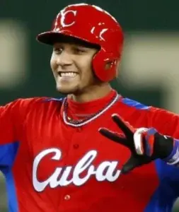 Yulieski Gurriel es   agente libre