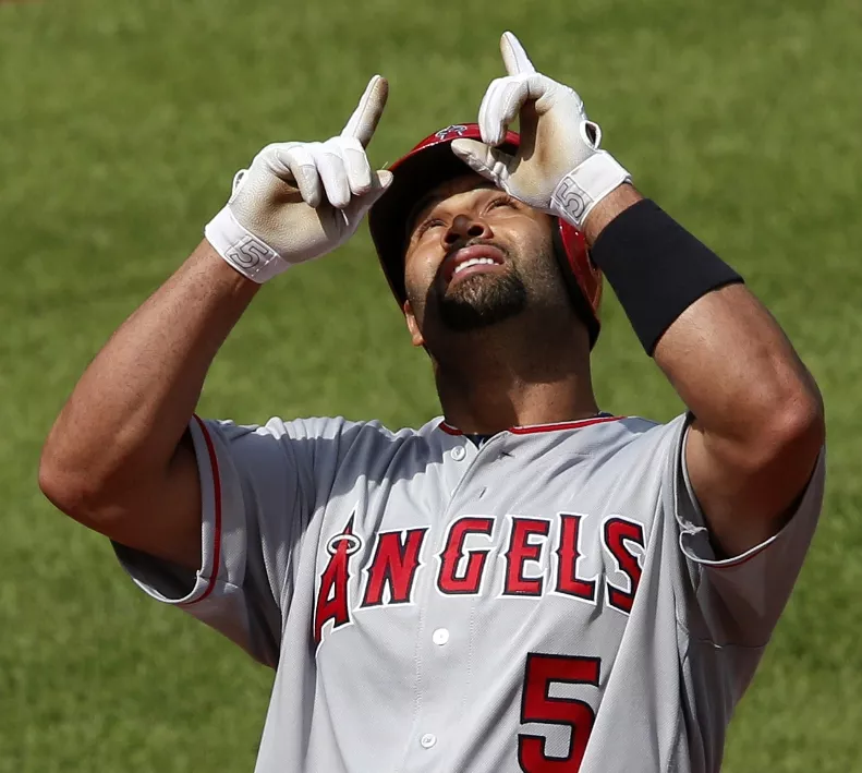 Albert Pujols consigue su jonrón número 590 y consolida noveno puesto en las Mayores