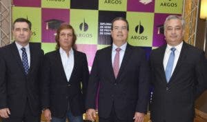 Argos Dominicana entrega diplomados