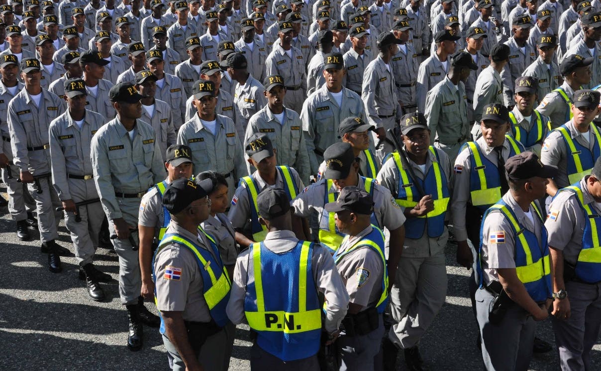 Estos son los 350 oficiales de la Policía puestos en retiro por el Ejecutivo