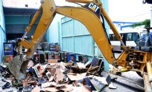 Dirección Casinos destruye 330 máquinas tragamonedas