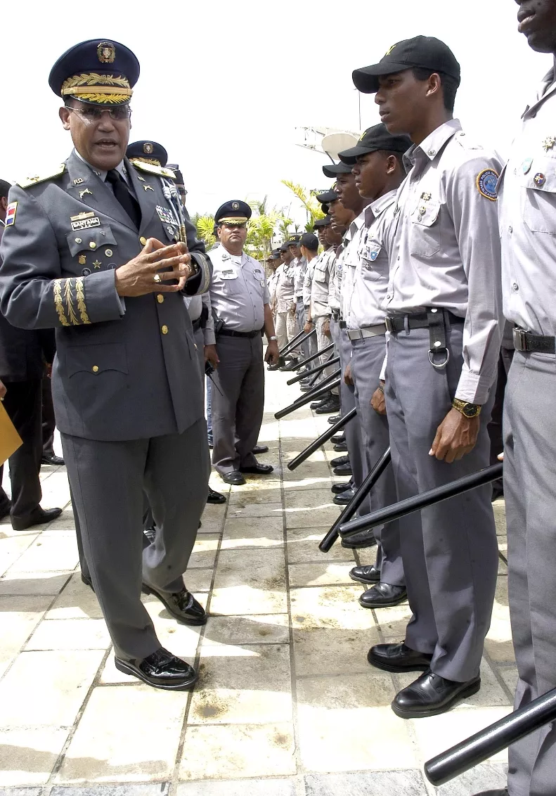 Policía cuenta con  más oficiales de los que requiere para operar