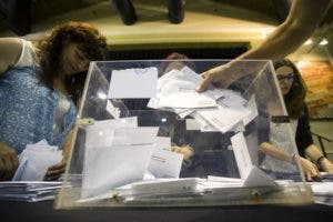 Con 54% escrutado, el PP se mantiene ganador de elecciones españolas