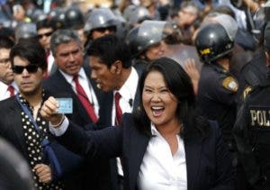 Perú: Fujimori gana terreno en ajustado voto presidencial