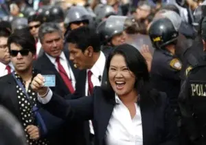 Perú: Fujimori gana terreno en ajustado voto presidencial