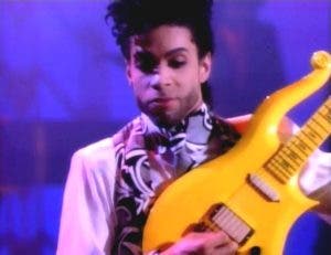 Guitarra de Prince vendida en casi 140 mil dólares