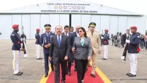 Danilo Medina sale hacia VII Cumbre AEC en Cuba