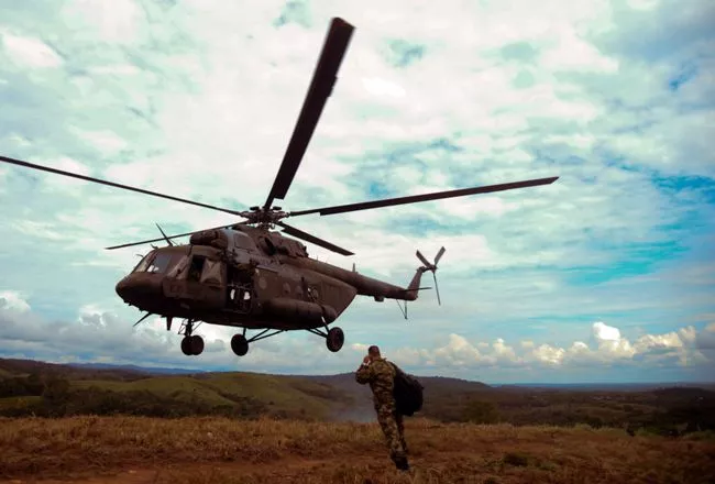 Colombia: Recuperan 8 cuerpos de militares muertos en accidente helicóptero