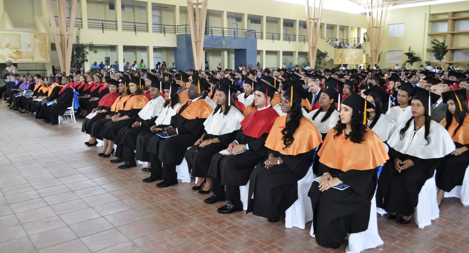 UASD gradúa 249 profesionales y 34 maestrantes en Higüey