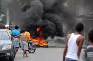 Residentes en Maquiteria protestan contra larga tanda de apagones