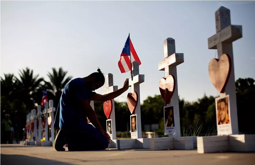 Todavía conmovido, Orlando se prepara para sepultar a sus muertos