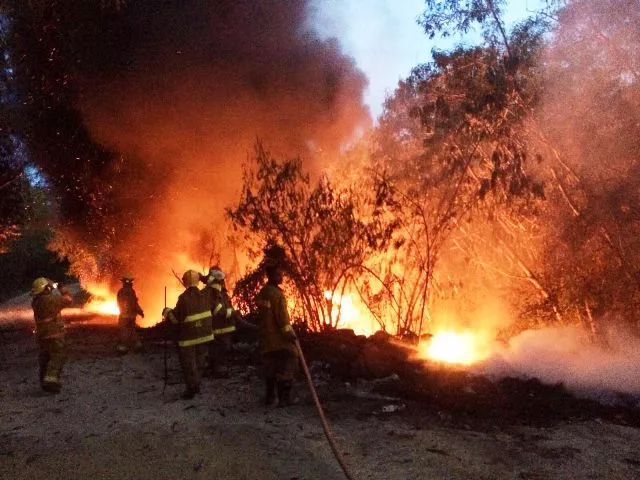 Soldados logran sofocar incendio en el vertedero municipal de Sosúa