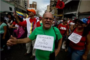 Miles de partidarios del presidente Nicolás Maduro salieron a las calles este miércoles a expresar su repudio a la OEA.