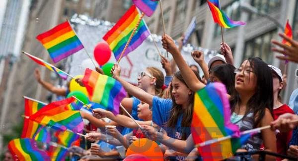 Nueva York celebra su orgullo gay, aunque en duelo por la matanza de Orlando