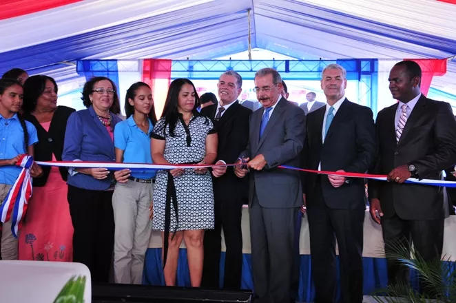 Presidente Medina inaugura dos escuelas en provincia Peravia