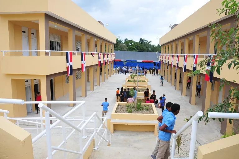 Gobierno entrega un liceo y dos escuelas en Puerto Plata