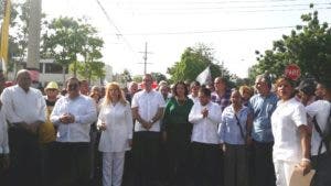 Excandidatos presidenciales marchan hacia Cancillería para denunciar irregularidades en elecciones