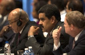 Maduro pide al continente no someterse a presiones para aislar a Venezuela