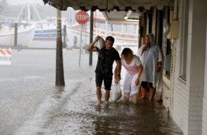 Tormenta Colin causa inundaciones y apagones en Florida