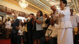 Medina felicita a educadores por celebración del Día del Maestro